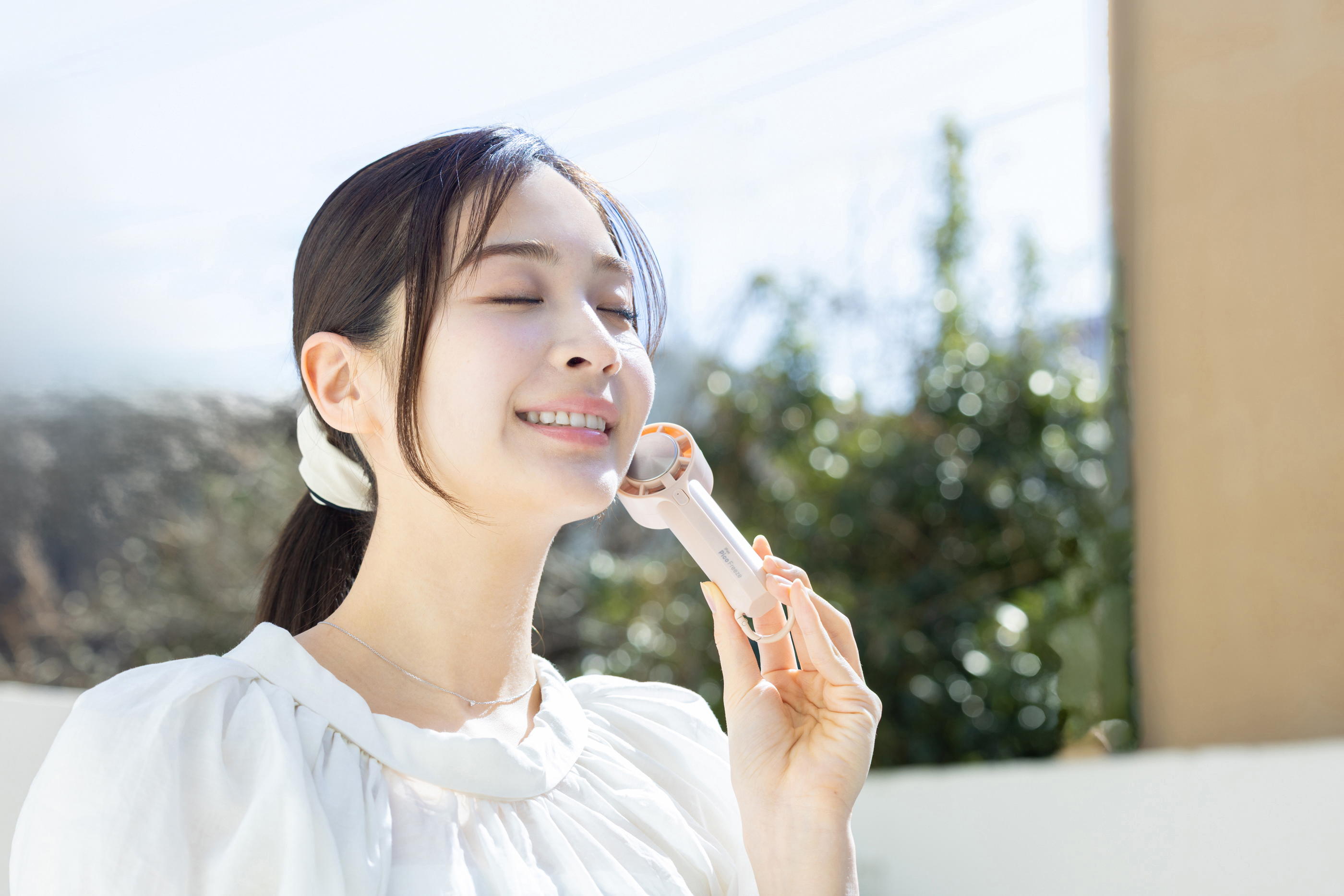 ペルチェ式冷却付きミニハンディファン