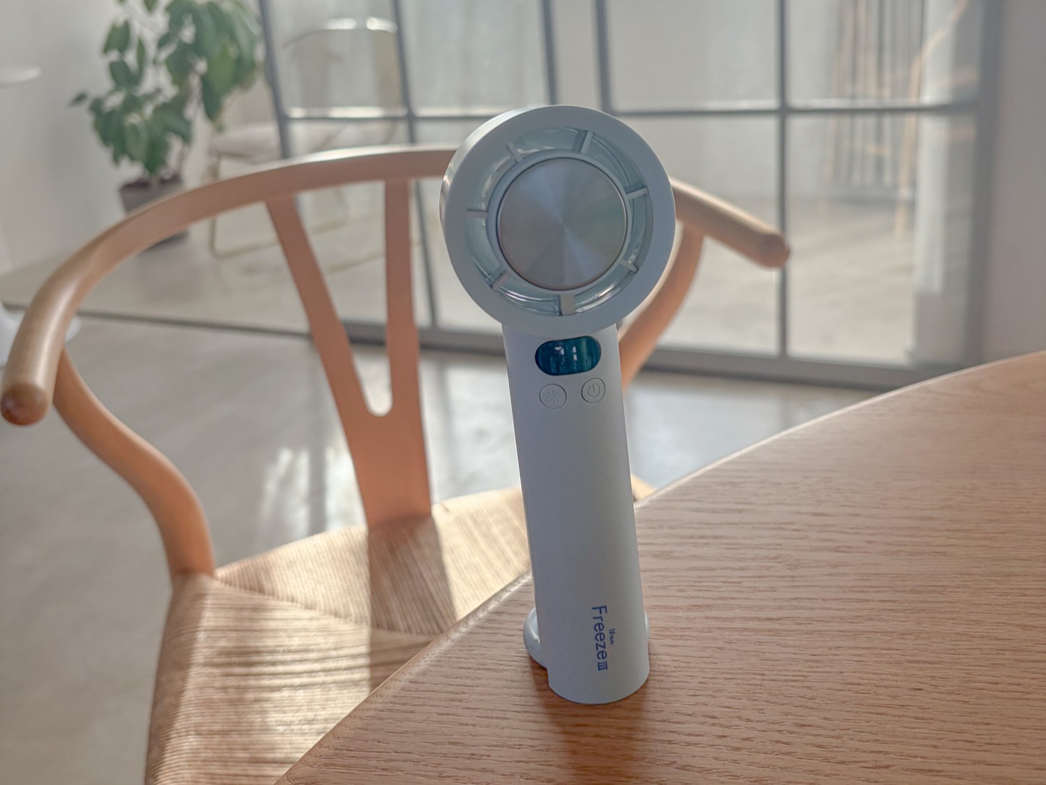 便利なカラビナスタンド付き