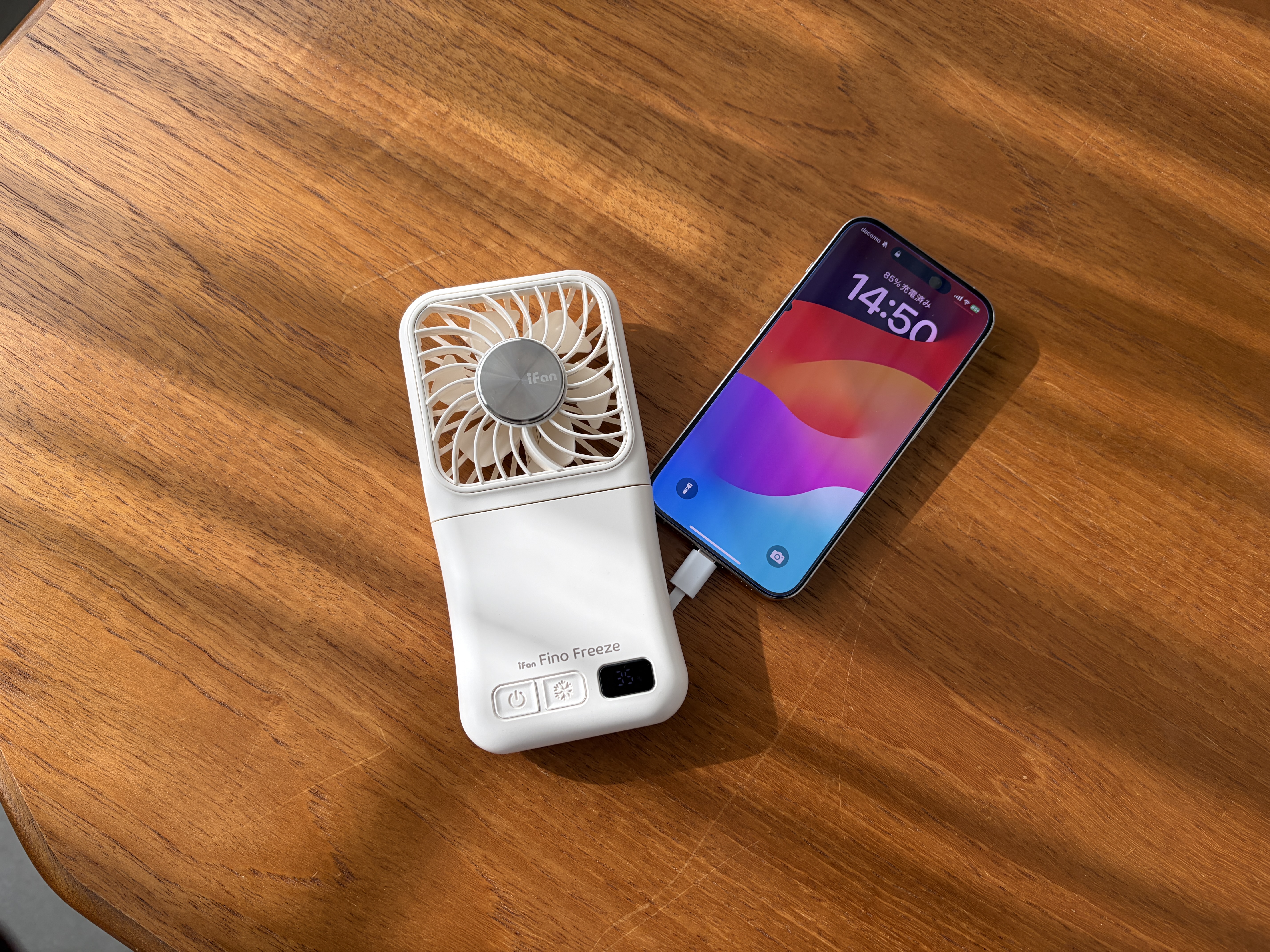 モバイルバッテリー機能を搭載